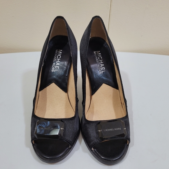 Michael kors tip-toe heels sz 5M - Picture 2 of 9